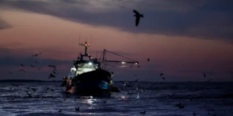 Naufrage en baie de Saint-Brieuc : un patron de chalutier décède, un matelot sauvé de l'hypothermie