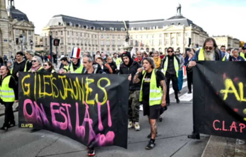Neuf CRS condamnés pour violences contre des gilets jaunes dans un Burger King