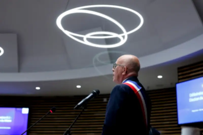 Nice 2026 : Éric Ciotti cède l'écharpe de maire, une transition politique majeure