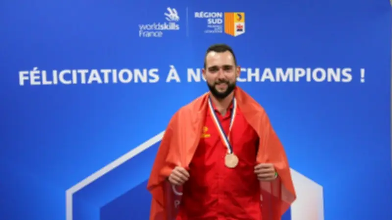 Nicolas Gely, apprenti couvreur lozérien, médaillé de bronze aux WorldSkills 2025