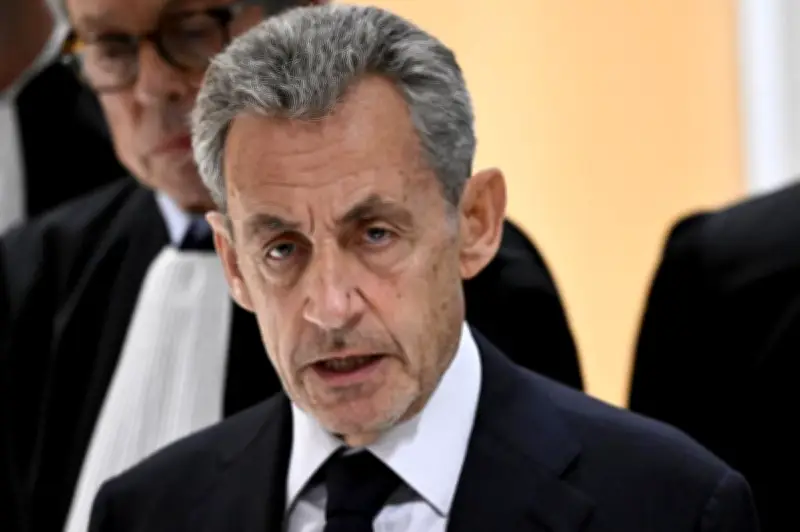 Nicolas Sarkozy doit purger 6 mois de prison ferme, le tribunal rejette sa demande
