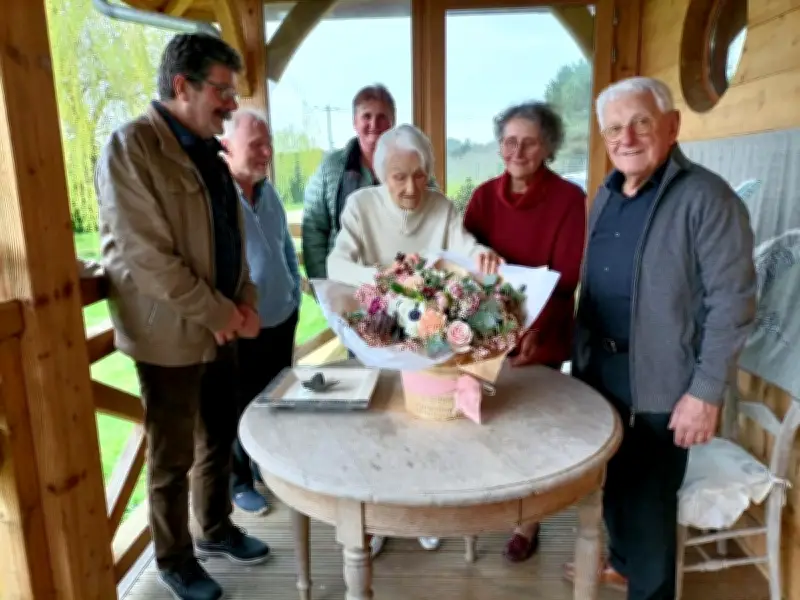 Nicole Dambier, centenaire de Dordogne, célèbre une vie d'enseignement en Indochine et Afrique