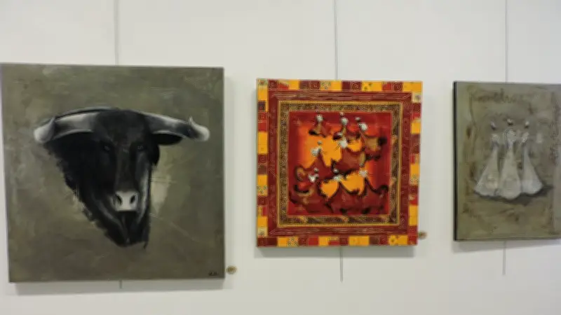 Nicole Di Méo, artiste mudaisonnaise, expose sa passion tauromachique à la bibliothèque