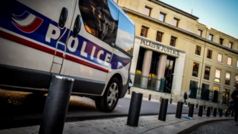 Nîmes : 5 kg de drogue saisis, le suspect tentait de jeter les sachets par son balcon
