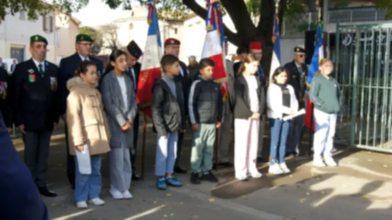 Nîmes : des écoliers lisent des lettres de Poilus pour l'Armistice