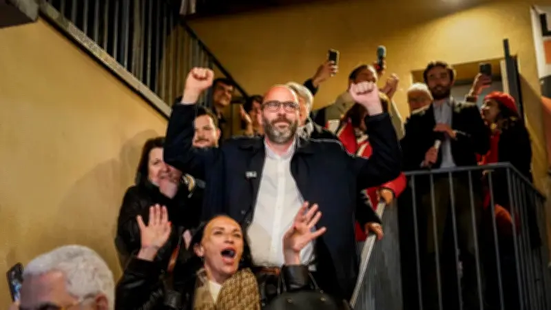 Nîmes : Installation du nouveau maire Vincent Bouget, suivez le conseil municipal en direct