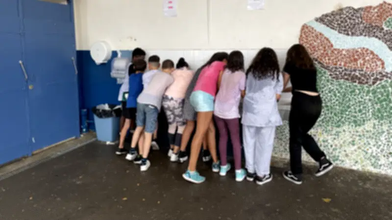 Nîmes : les écoliers face à la canicule, entre jeux d'eau et adaptation scolaire