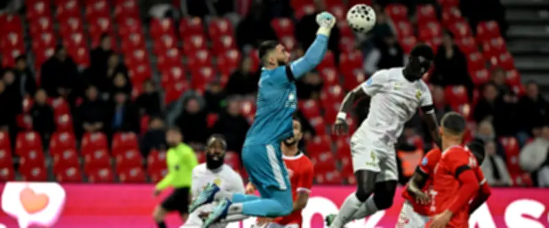 Nîmes Olympique enchaîne un quatrième succès et rejoint le quatuor de tête en National 2