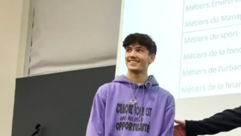 Noa, 16 ans et 885 000 abonnés, partage son parcours inspirant avec Éclat positif à Nîmes