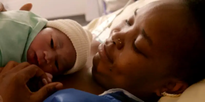 Notre Corps sur France TV : le parcours de femmes combattantes à l'hôpital Tenon