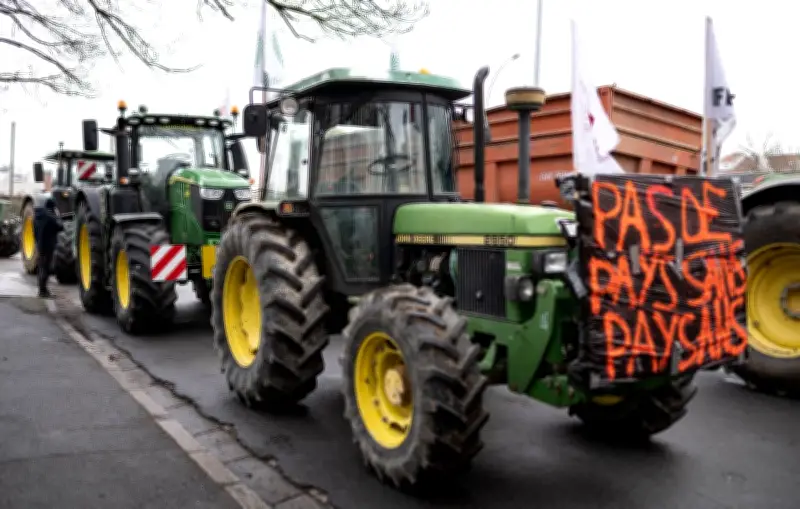 Nouvelle opération escargot à Paris : agriculteurs et transporteurs dénoncent l'insuffisance des aides