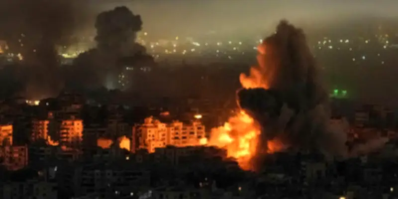Nouvelles frappes israéliennes sur Beyrouth après une attaque conjointe du Hezbollah et de l'Iran