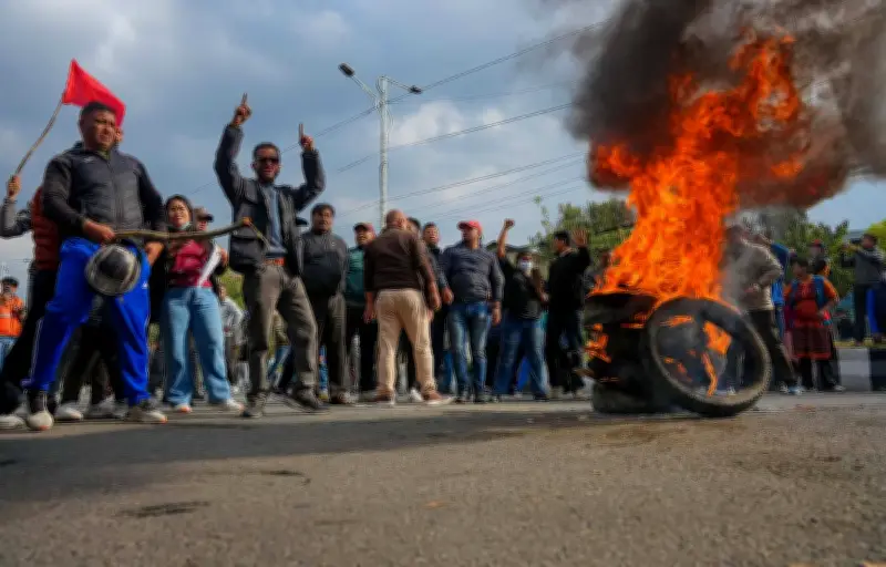 Népal : l'ex-Premier ministre Oli en garde à vue après les émeutes meurtrières
