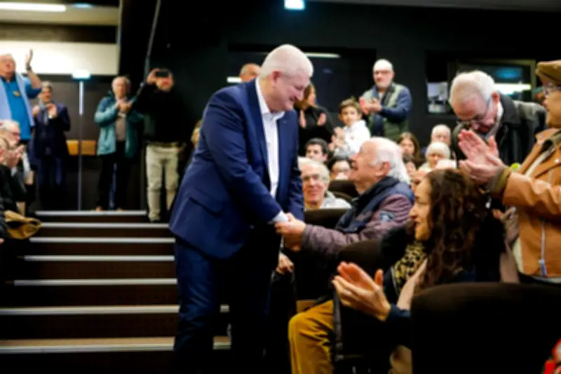 Olivier Falorni lance sa campagne pour la mairie de La Rochelle avec un meeting spectaculaire
