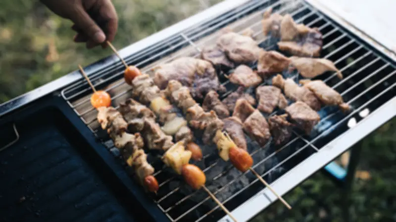 Onze personnes intoxiquées au monoxyde de carbone après avoir rentré leur barbecue