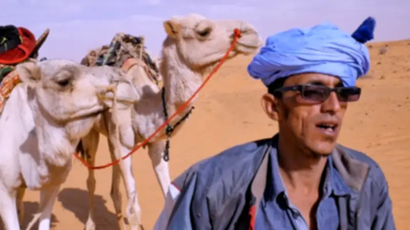 Orahala : le théâtre nomade du Sahara, un message vital dans le désert