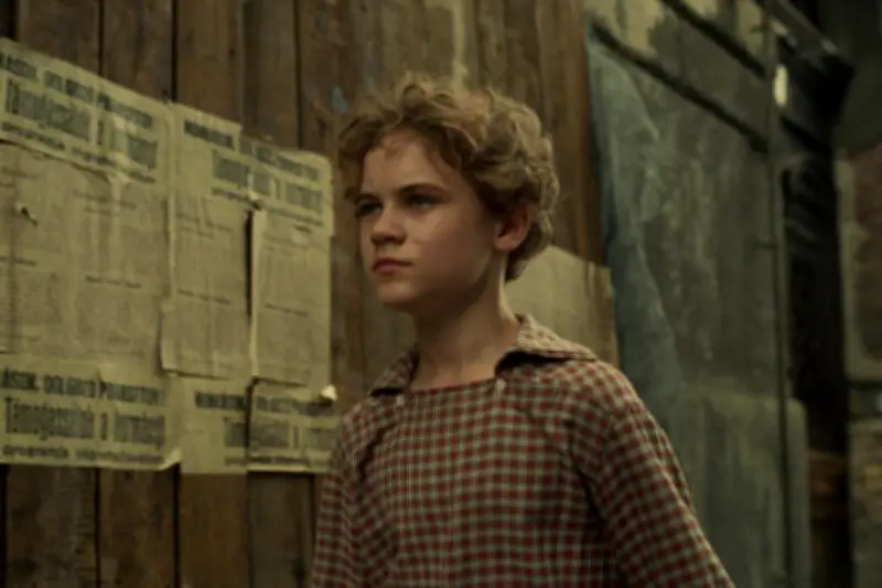 « Orphelin » de László Nemes : une allégorie saisissante du totalitarisme dans la Hongrie de 1957