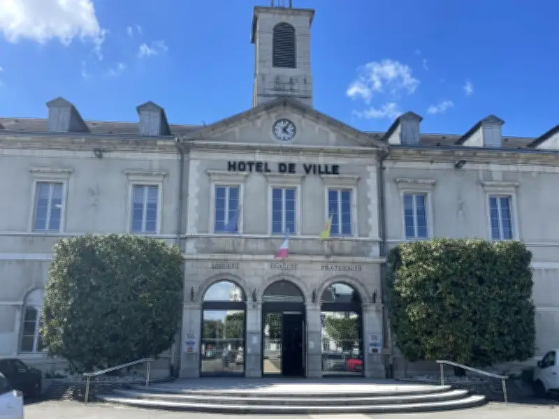 Orthez : émotion du maire sortant avant les municipales et vote d'un budget ambitieux