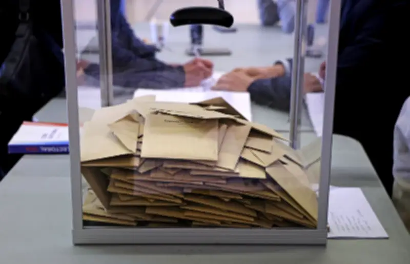 Oubli de bulletins de vote à Mézos : le scrutin sauvé par des papiers manuscrits