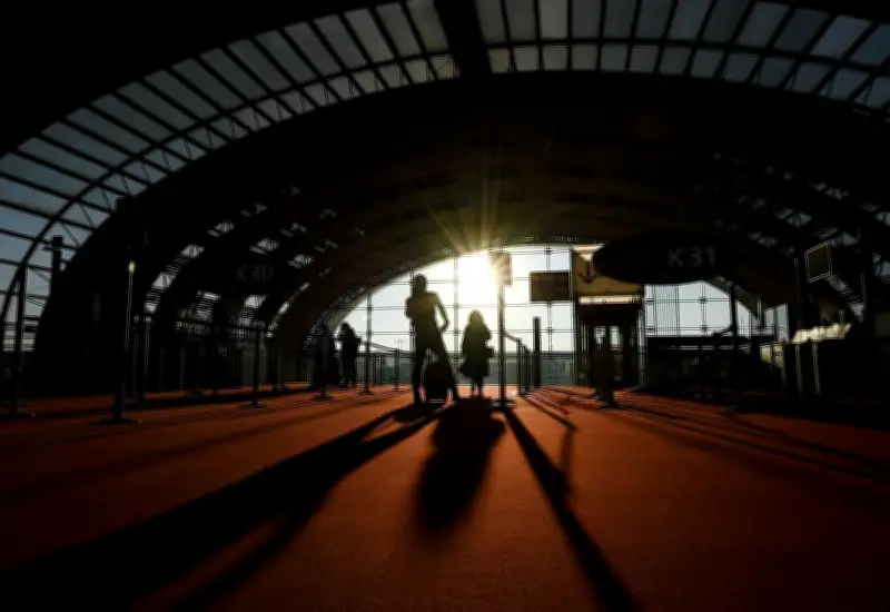 Paris 2025 : plus d'un tiers des vols perturbés par retards et annulations