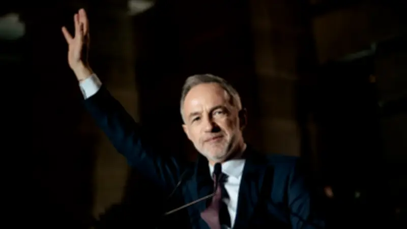 Paris : le nouveau maire Emmanuel Grégoire veut diviser par deux ses frais de représentation