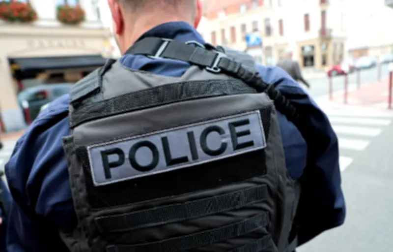 Paris : un homme interpellé avant d'allumer un engin explosif devant une banque