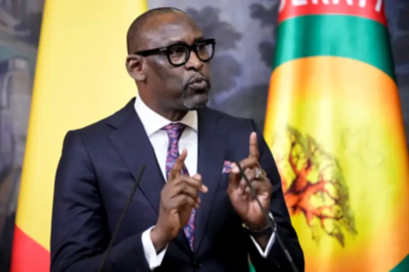 Partir, rester, s'allier : les paris risqués de la survie en temps de guerre