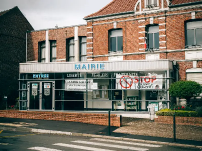 Pas-de-Calais : après le choc RN aux municipales, des débuts houleux dans le bassin minier