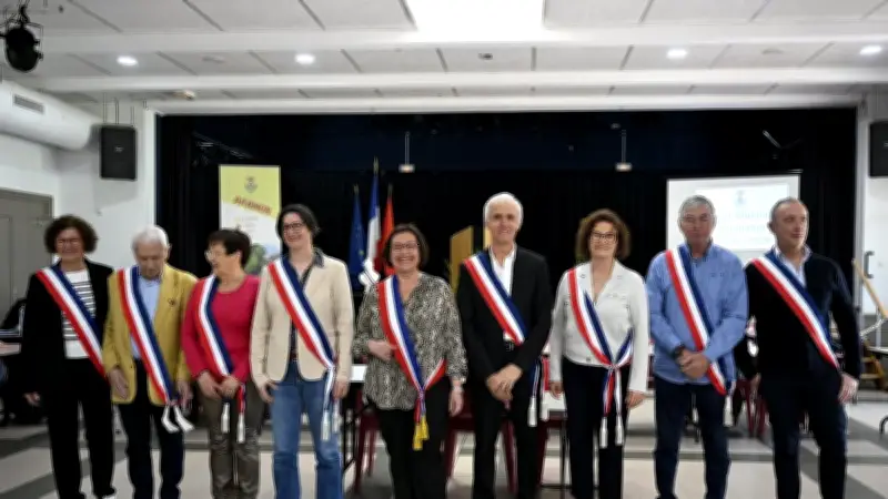 Pascale Prat, première femme élue maire d'Aramon, installe son conseil municipal