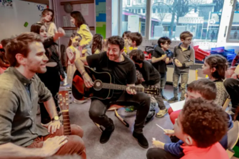 Patrick Bruel en tournée des classes : une rencontre émouvante à l'école du Vieux-Bordeaux