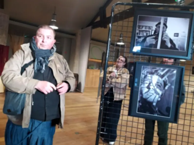 Paul Accattone expose ses autoportraits sur trois décennies à la Distillerie