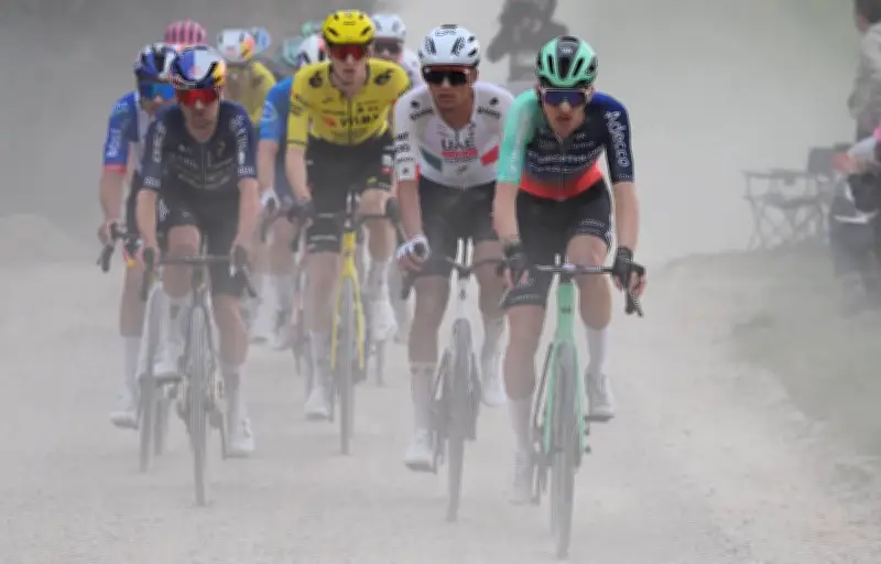 Paul Seixas impressionne face à Pogacar, un avenir prometteur se dessine