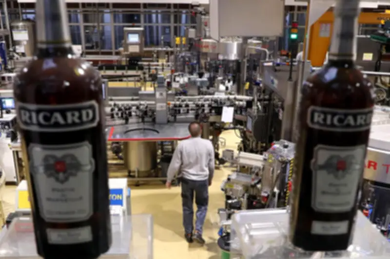 Pernod Ricard et Brown-Forman en pourparlers de fusion : impact régional en Gironde et Charente