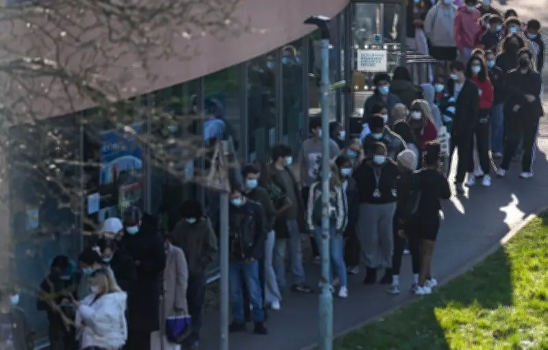 Épidémie de méningite au Royaume-Uni : deux morts, 20 cas, vaccination massive lancée