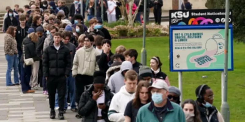 Épidémie de méningite au Royaume-Uni : Starmer alerte les fréquentateurs d'une discothèque