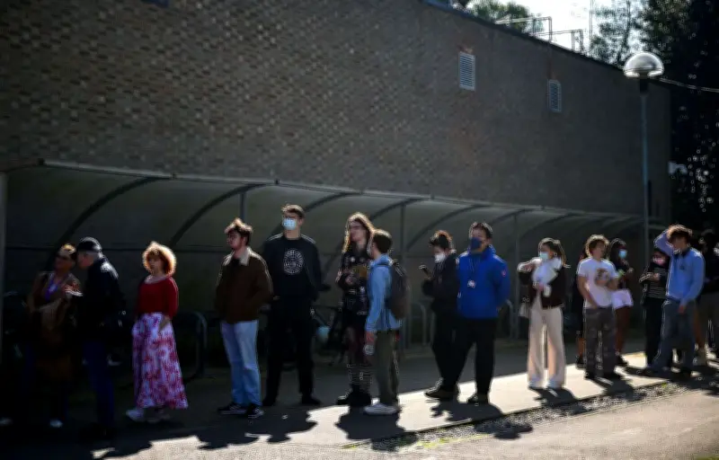 Épidémie de méningite en Angleterre : 34 cas dont deux décès, campagne de vaccination massive