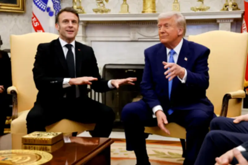 Pierre Haski raconte ses voyages avec Emmanuel Macron dans un livre