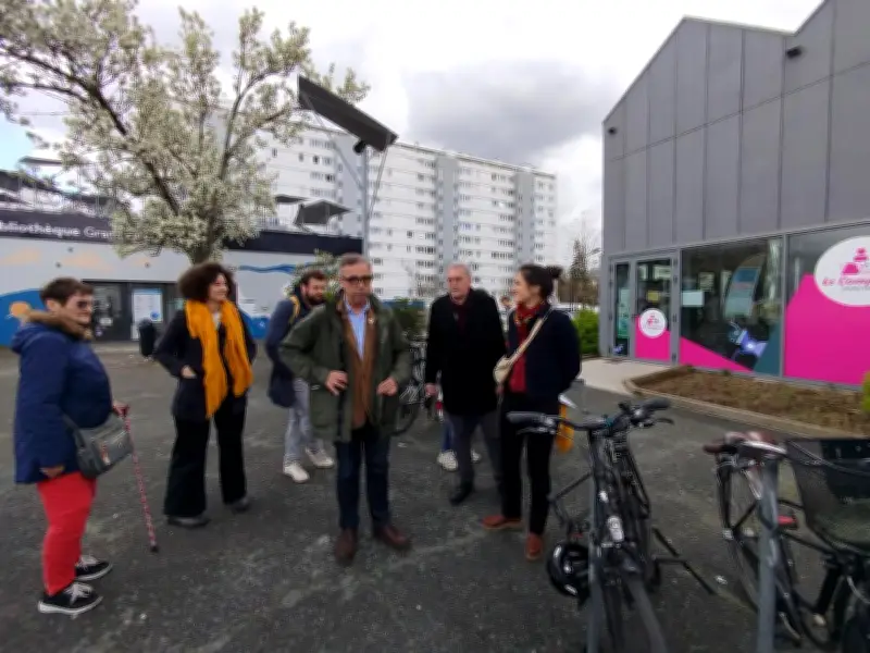 Pierre Hurmic promet 5 millions pour rénover les HLM du Grand Parc en campagne