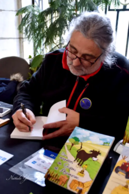 Pierre Ranchou dédicace son roman policier satirique à Saint-Pierre-du-Mont