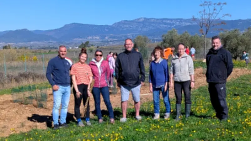 Plantation d'une haie pédagogique avec les écoliers de Saint-Bauzille-de-la-Sylve