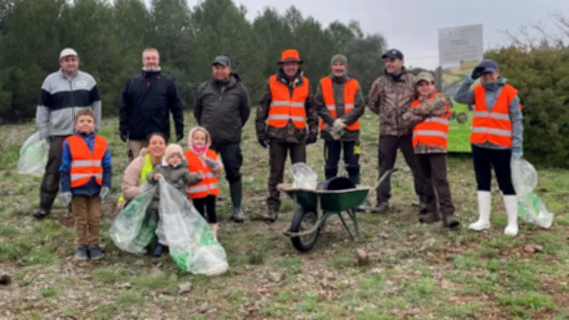 Pluie battante mais détermination intacte : le nettoyage de la Gardiole maintenu