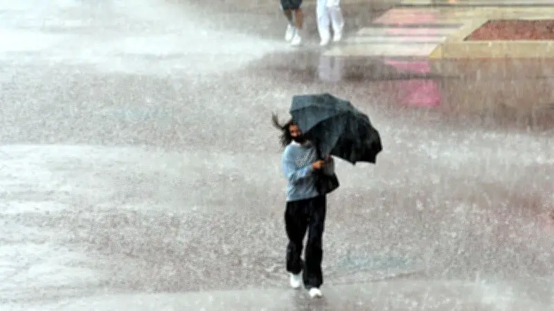 Pluies incessantes en Occitanie : comment la grisaille affecte notre santé mentale