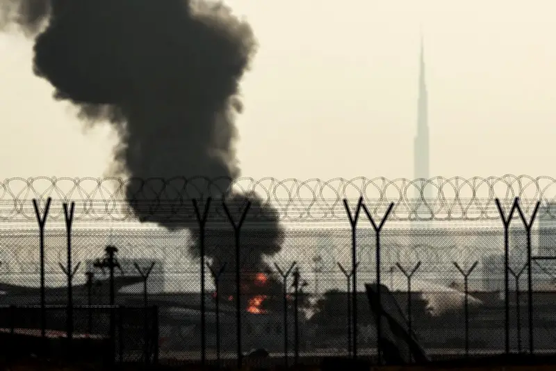 Plus de 100 arrestations aux Émirats arabes unis pour diffusion d'informations sur la guerre au Moyen-Orient