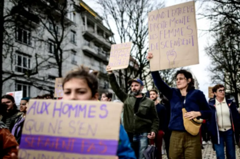 Plus de 400 manifestants à Pau pour les droits des femmes lors d'une marche féministe