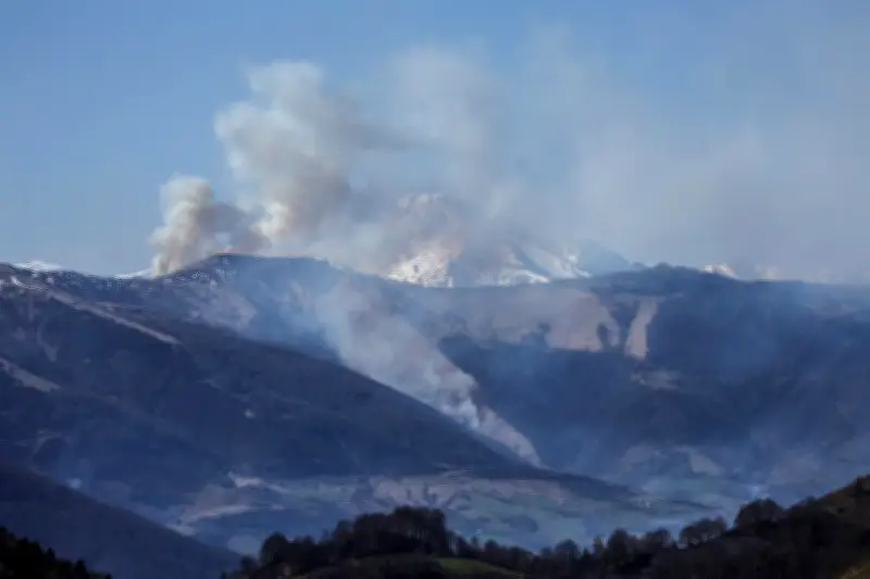 Pollution aux particules : restrictions de vitesse et écobuages reportés dans les Pyrénées-Atlantiques