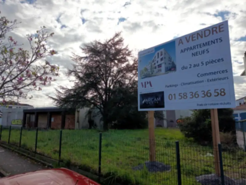 Polémique immobilière à Saint-Jean-de-Luz : Irigoyen et de Lara s'affrontent sur les prix du projet Belaia