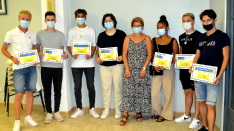 Pomérols célèbre ses bacheliers 2021 lors d'une cérémonie conviviale