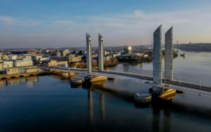 Pont Chaban-Delmas à Bordeaux : 12 ans d'histoire en images