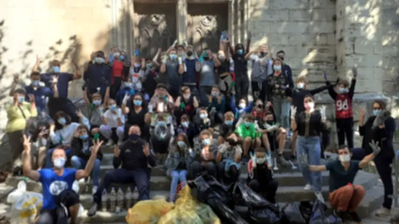 Pont-Saint-Esprit : 50 collégiens collectent 3 500 mégots lors d'une opération de nettoyage