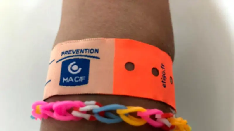 Portiragnes offre des bracelets d'identification pour sécuriser les enfants sur les plages